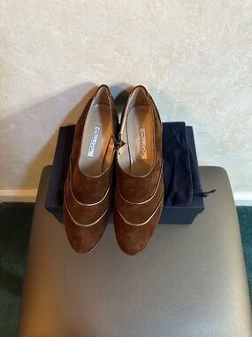 Oscar de la Renta Brown Suede Leather Gold Trim Designer High Heels Shoes
